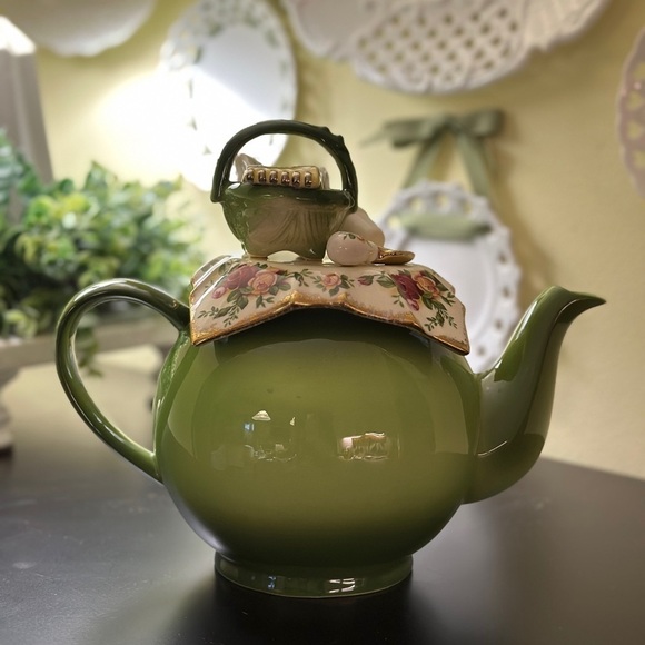 ROYAL ALBERT, OLD COUNTRY ROSES TEAPOT. APPLE GREEN TEAPOT - Picture 15 of 15